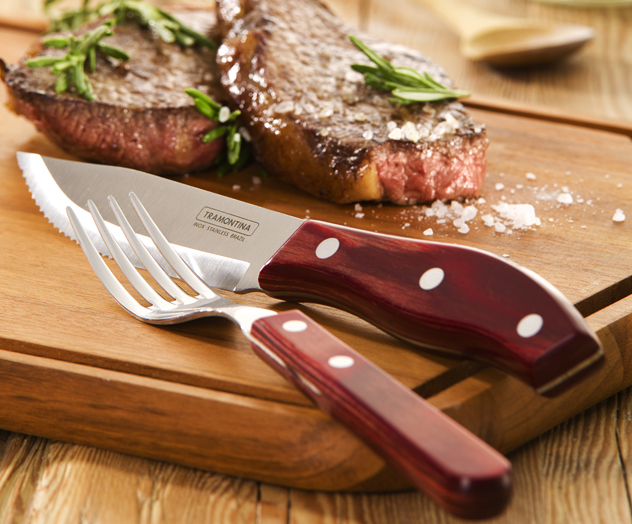 https://www.eatout.co.za/wp-content/uploads/2016/03/Tramontina-steak-knife.jpg