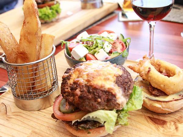 Oevermeer Bistro - Restaurant in Krugersdorp - EatOut